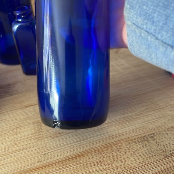 Vintage lot of cobalt blue glass bottles - Picture 7 of 8